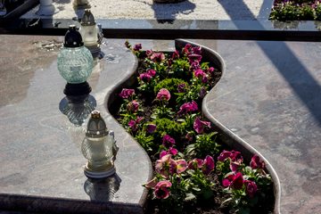 Благоустройство могил в Троицкое